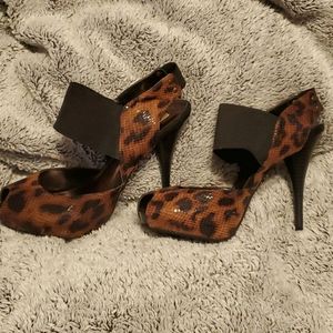 Vintage Simply vera wang animal print pumps 9.5